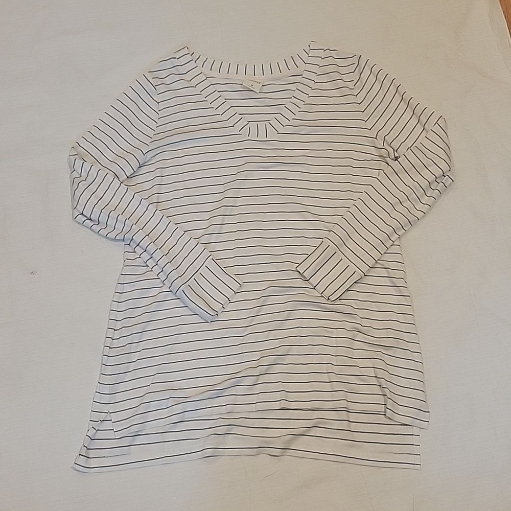Soma Long Sleeve Top M Super Soft Stripes V-Neck Top Black and White Stripes